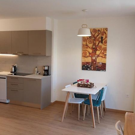Uni Island - City Heart Suites Heraklion  Bagian luar foto