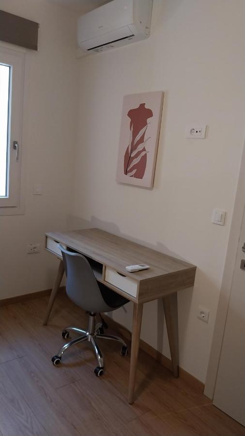 Uni Island - City Heart Suites Heraklion  Bagian luar foto