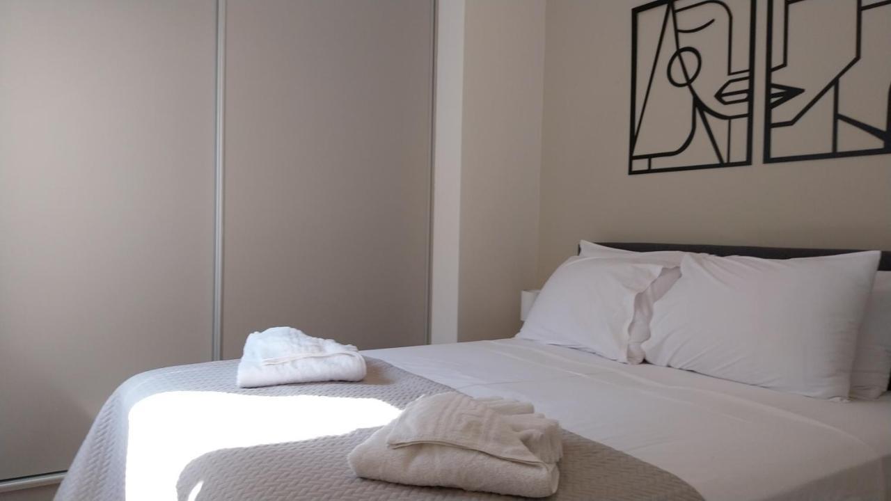 Uni Island - City Heart Suites Heraklion  Bagian luar foto