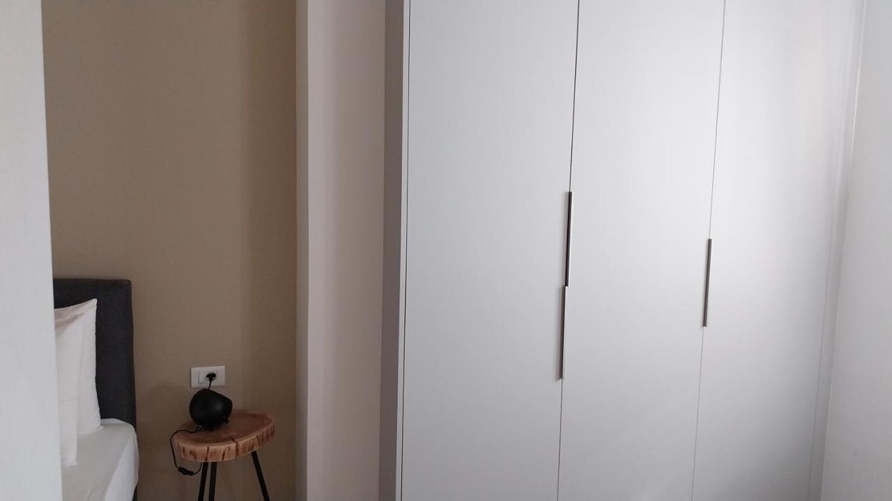 Uni Island - City Heart Suites Heraklion  Bagian luar foto