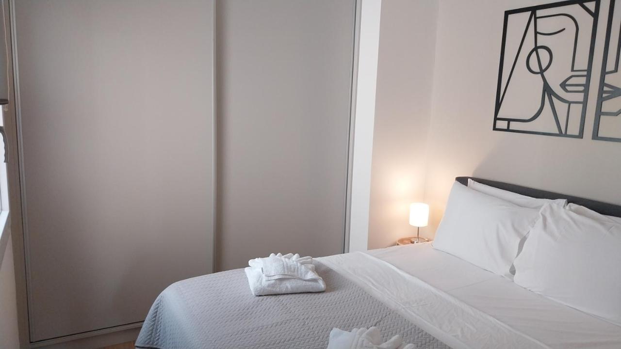 Uni Island - City Heart Suites Heraklion  Bagian luar foto