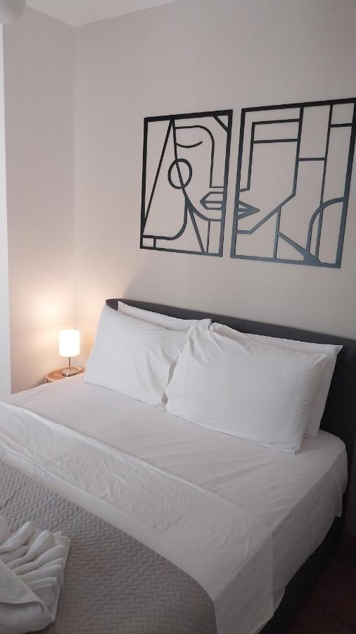 Uni Island - City Heart Suites Heraklion  Bagian luar foto