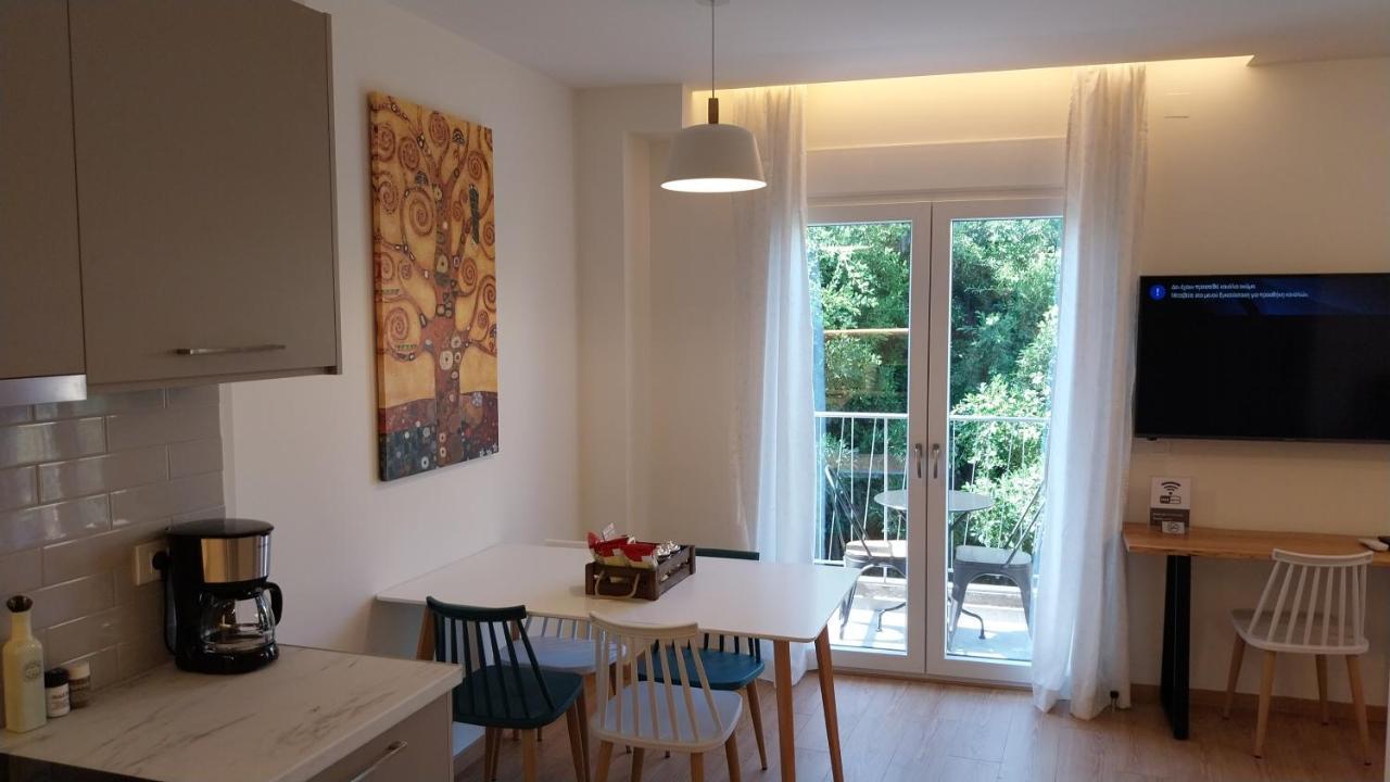 Uni Island - City Heart Suites Heraklion  Bagian luar foto