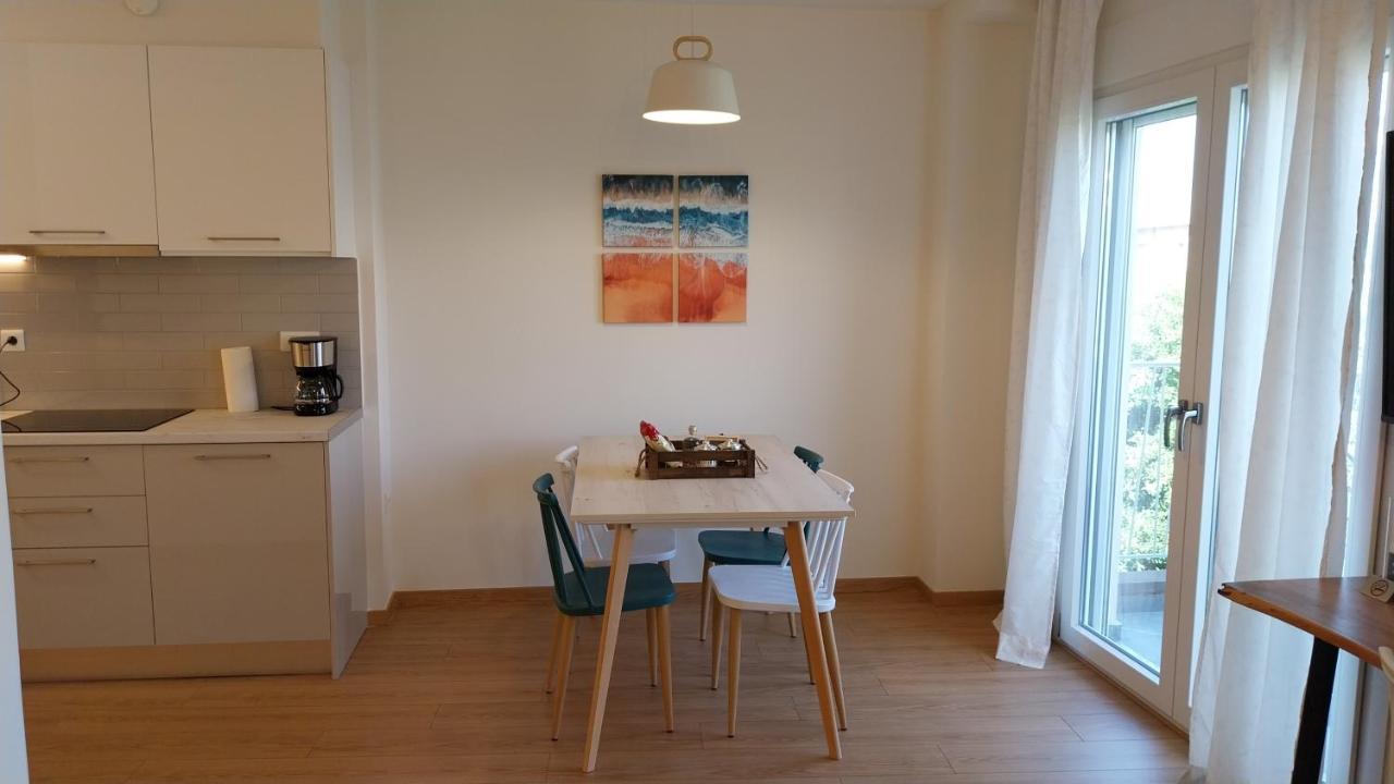 Uni Island - City Heart Suites Heraklion  Bagian luar foto