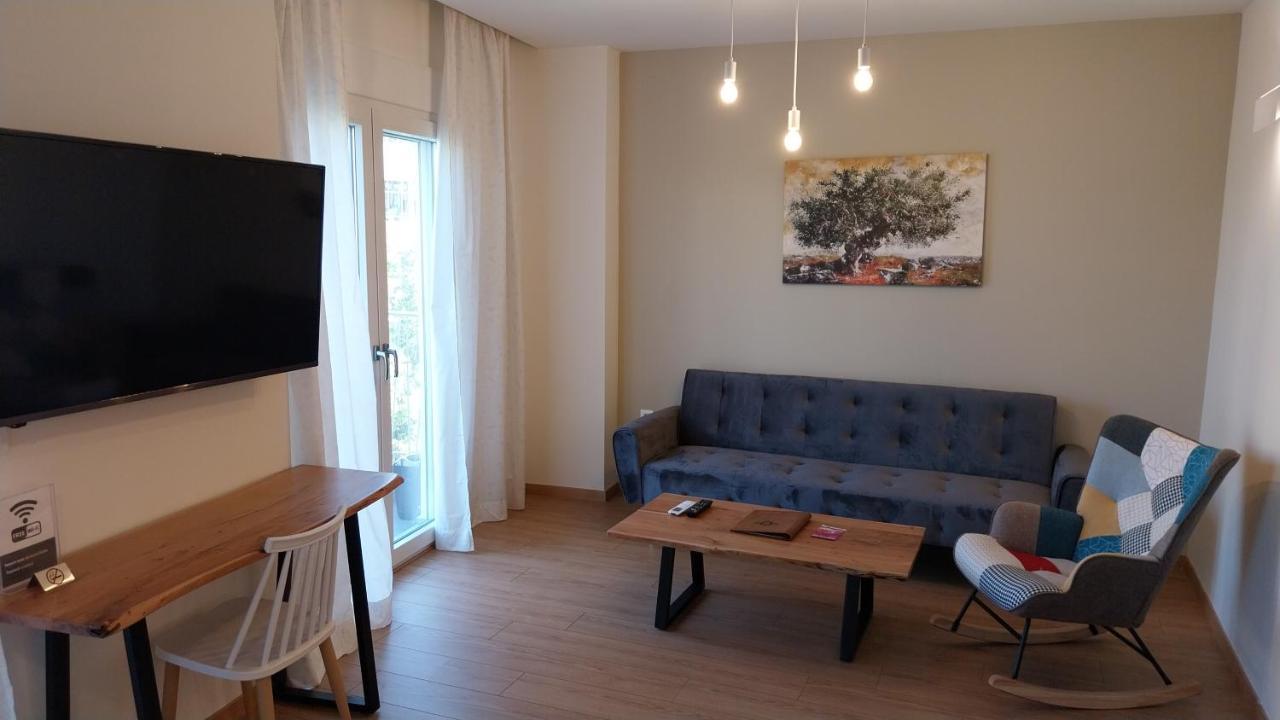 Uni Island - City Heart Suites Heraklion  Bagian luar foto