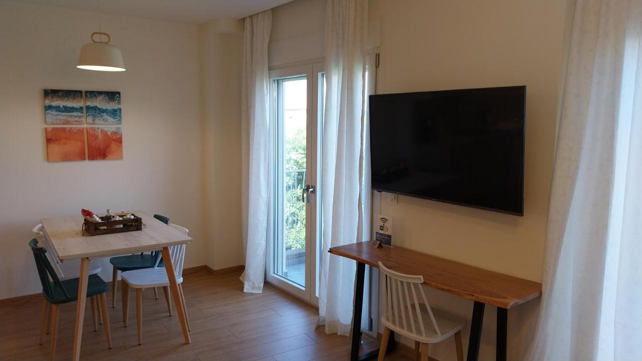 Uni Island - City Heart Suites Heraklion  Bagian luar foto