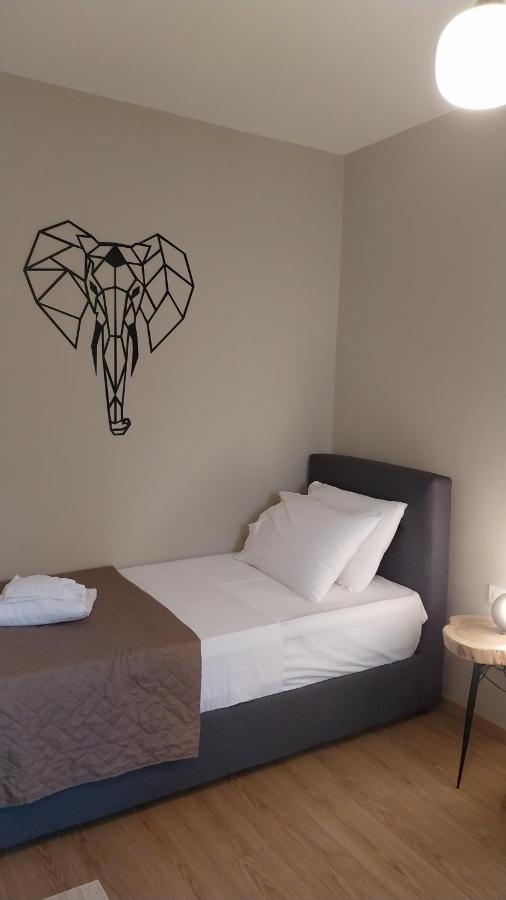 Uni Island - City Heart Suites Heraklion  Bagian luar foto