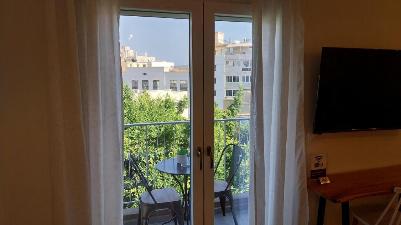 Uni Island - City Heart Suites Heraklion  Bagian luar foto