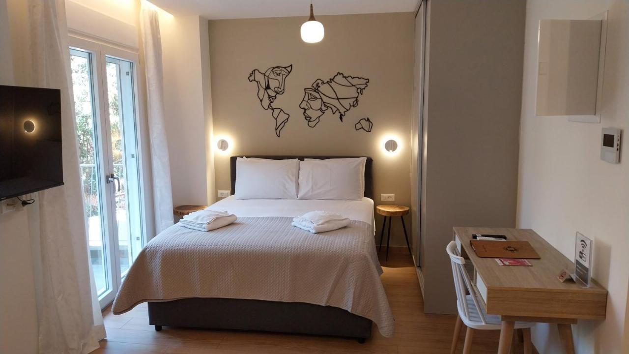 Uni Island - City Heart Suites Heraklion  Bagian luar foto