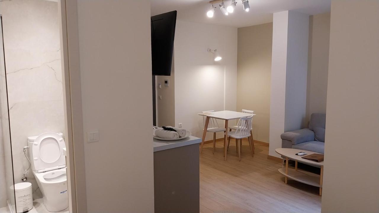 Uni Island - City Heart Suites Heraklion  Bagian luar foto