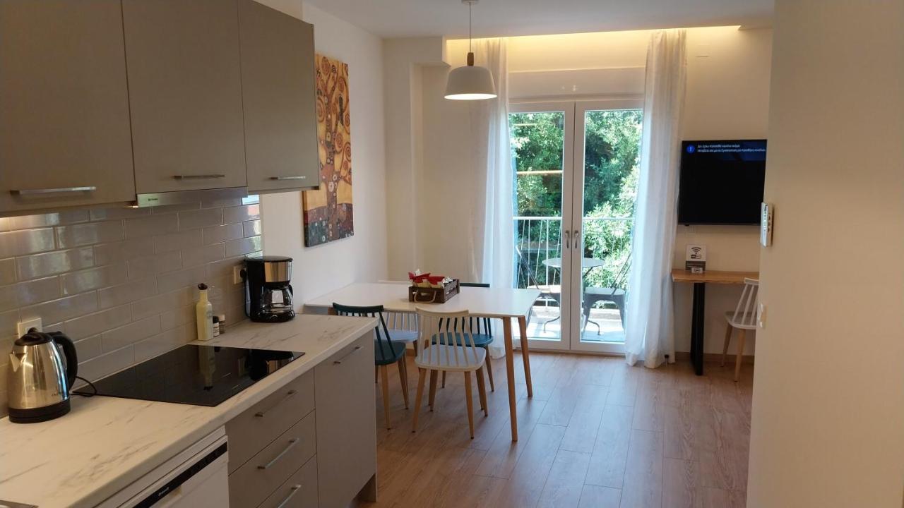 Uni Island - City Heart Suites Heraklion  Bagian luar foto