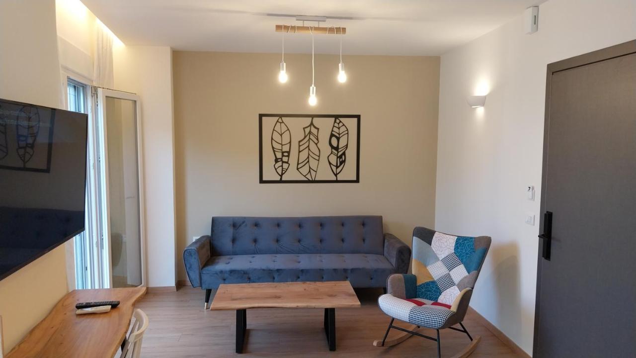 Uni Island - City Heart Suites Heraklion  Bagian luar foto