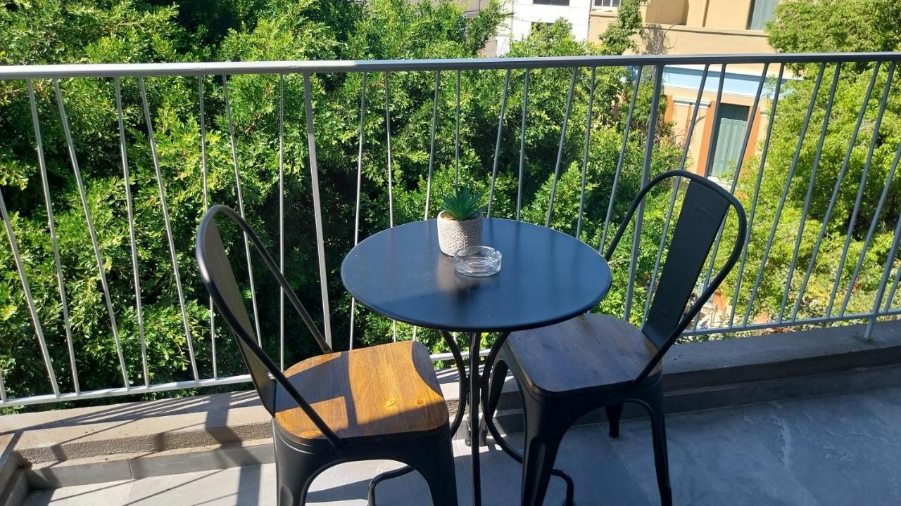 Uni Island - City Heart Suites Heraklion  Bagian luar foto