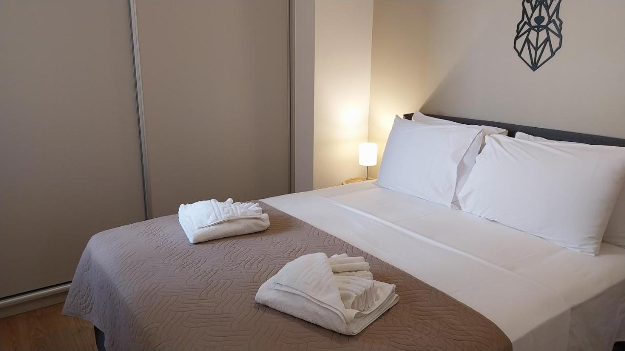 Uni Island - City Heart Suites Heraklion  Bagian luar foto