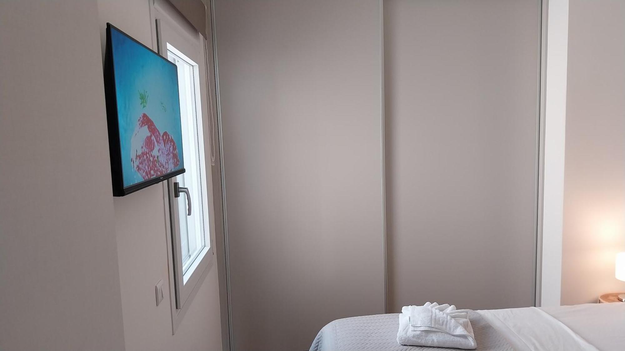 Uni Island - City Heart Suites Heraklion  Bagian luar foto