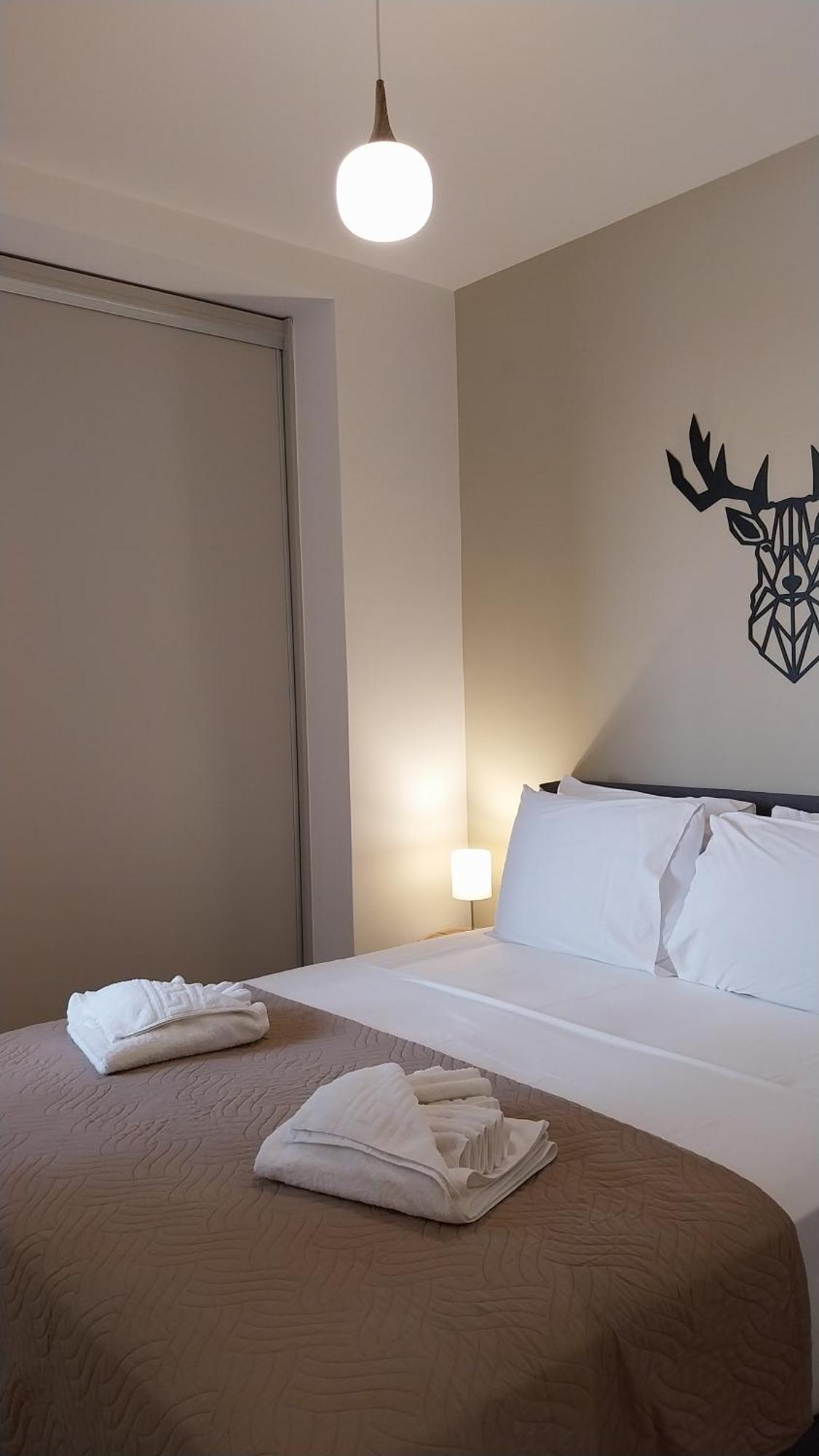 Uni Island - City Heart Suites Heraklion  Bagian luar foto