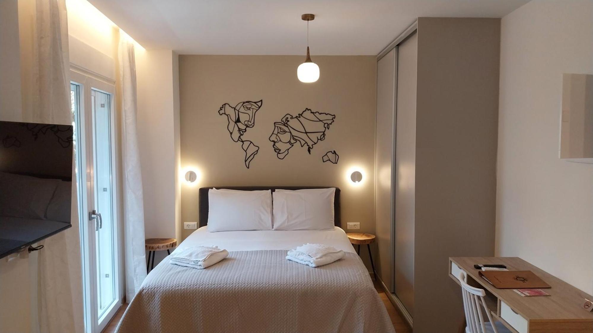 Uni Island - City Heart Suites Heraklion  Bagian luar foto